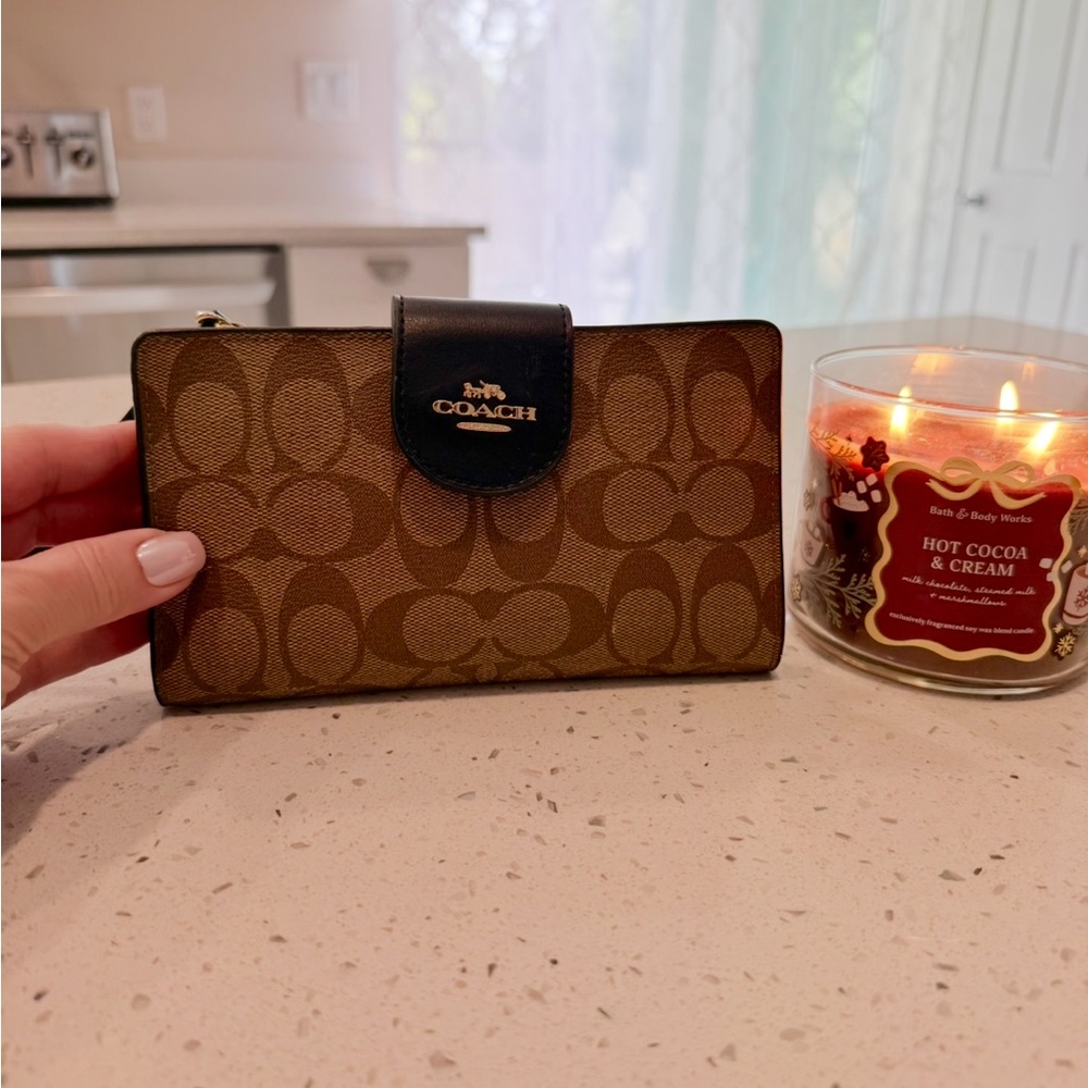Coach signature two-toned phone wallet